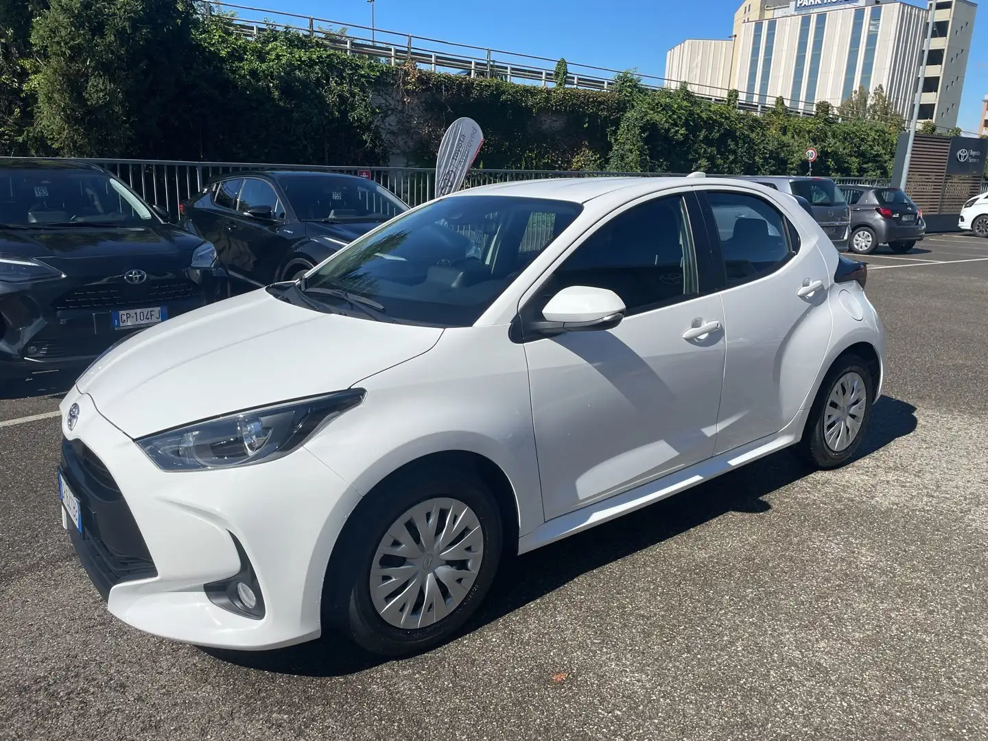 Toyota Yaris Yaris 1.0 5 porte Active Weiß - 1