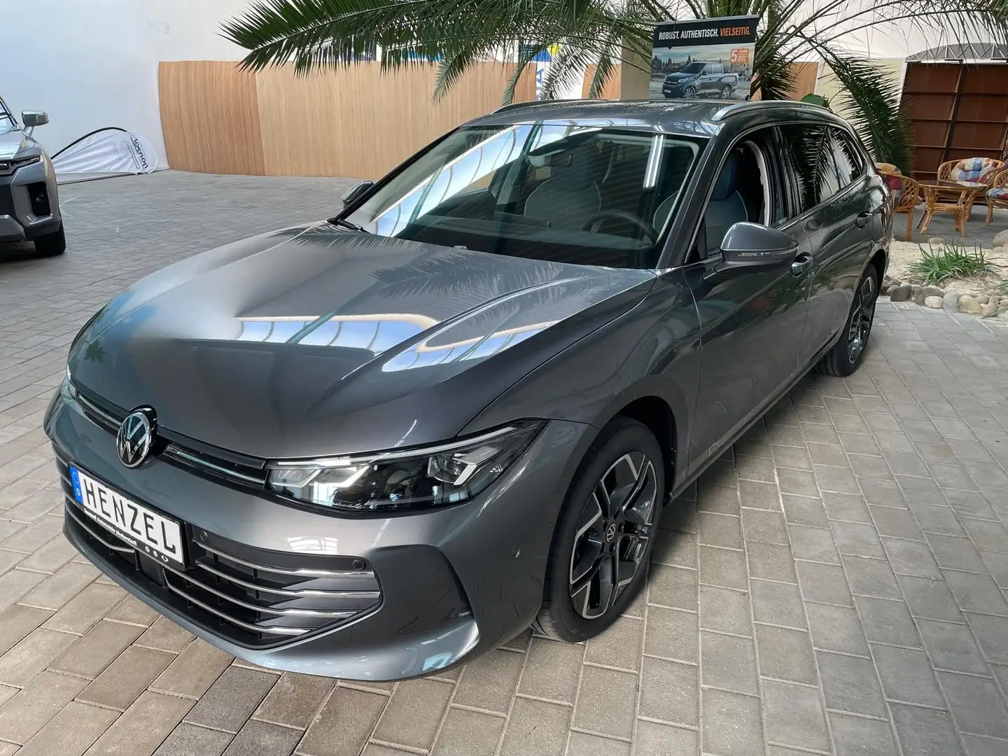 Volkswagen Passat Variant 1.5 eTSI 110 kW Business Grau - 1
