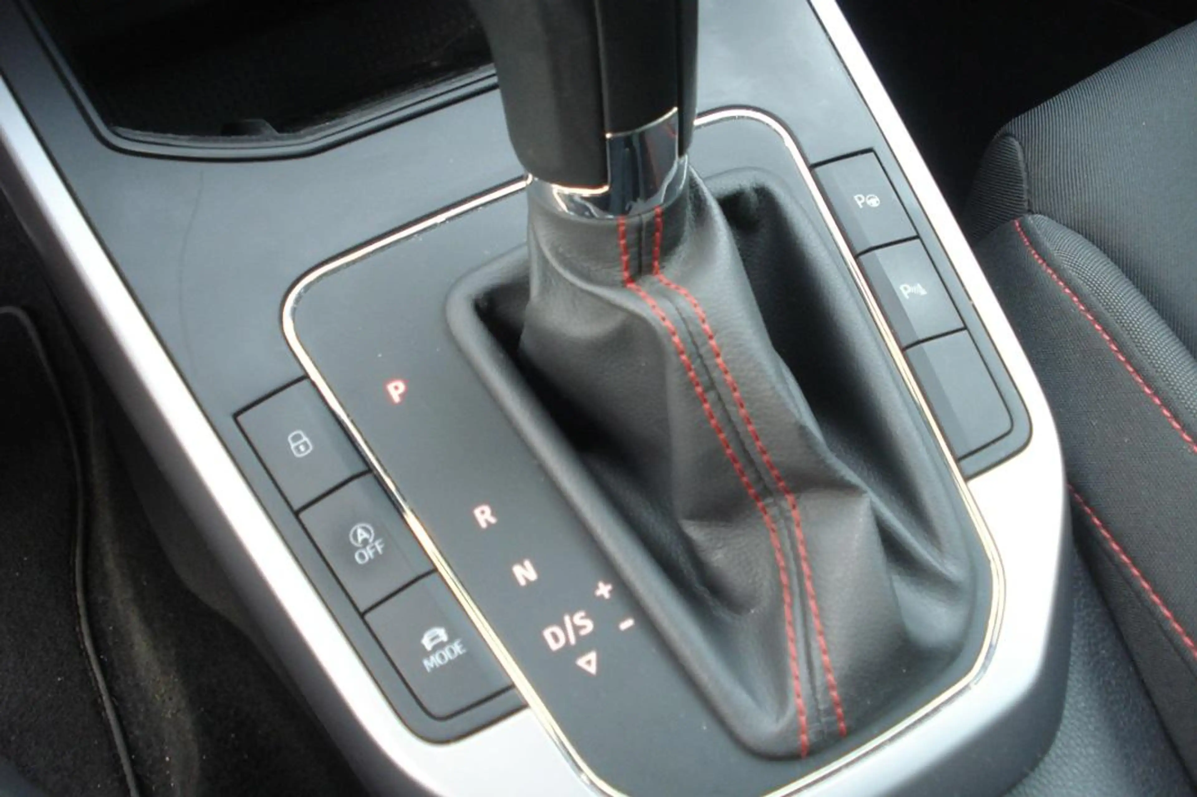SEAT Arona FR DSG AHK LED Climatronic Kamera — photo 9