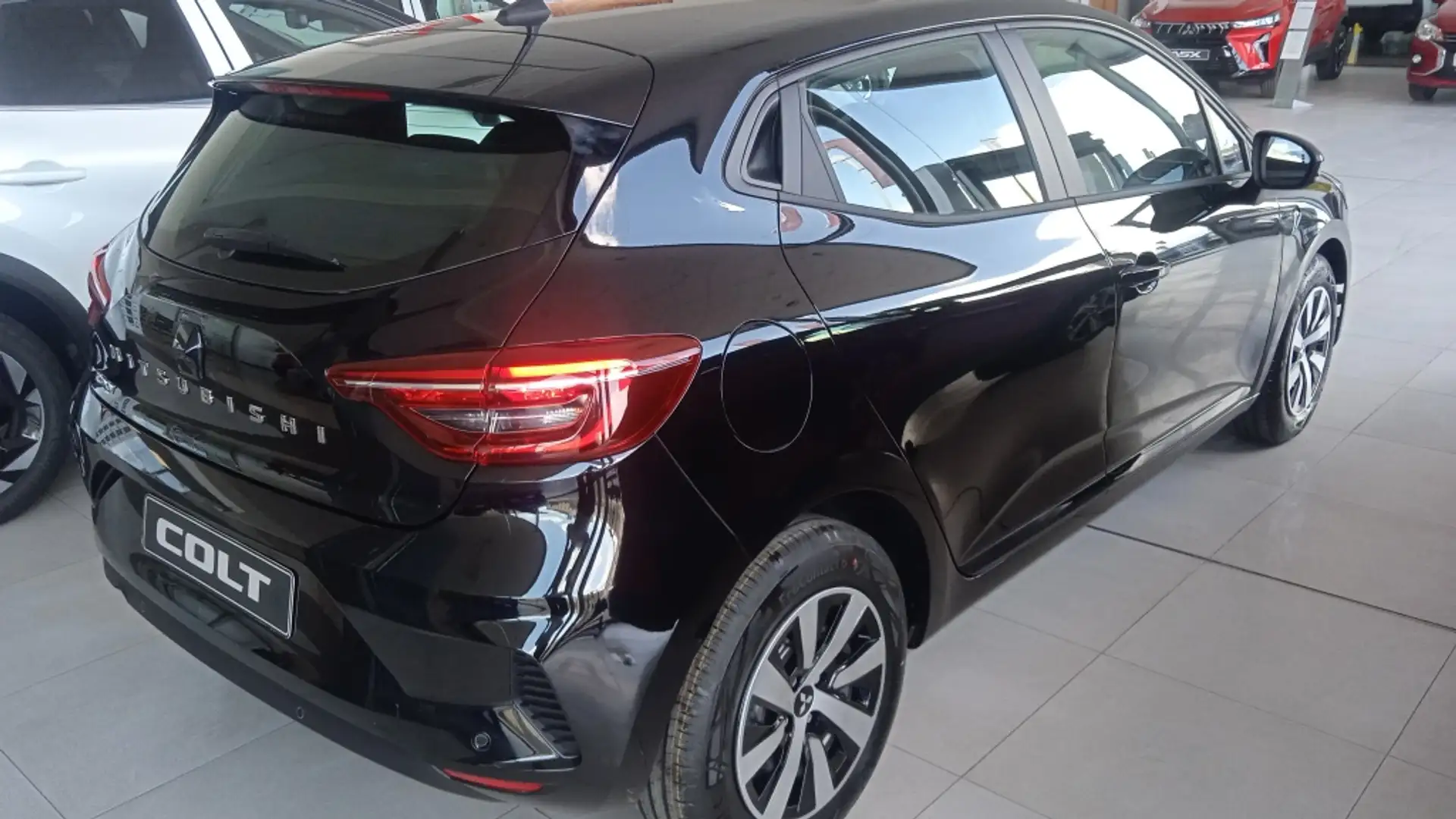 Mitsubishi Colt 100T GLP Motion Negro - 1