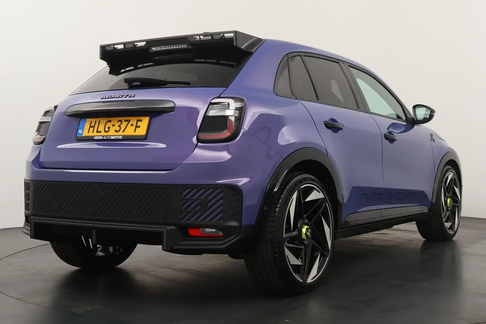 Fiat 600e 280 PK Abarth Scorpionissima 54 kWh | Navigatie | Paars - 2