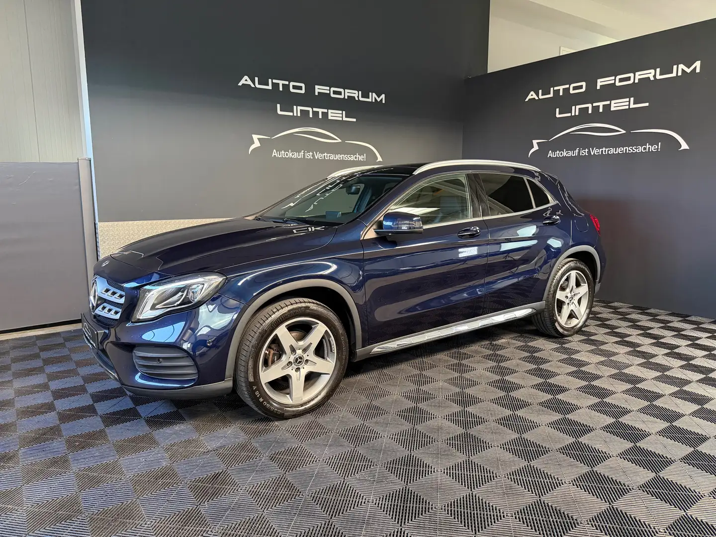 Mercedes-Benz GLA 180 AMG LINE-LED-SZH-2.HAND-SERVICE+TÜV NEU- Blau - 2