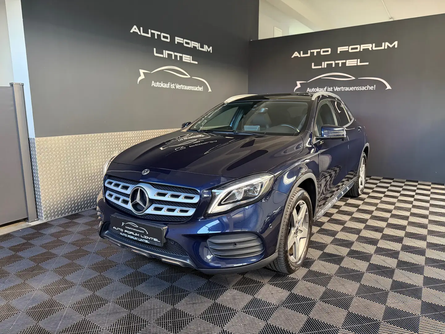 Mercedes-Benz GLA 180 AMG LINE-LED-SZH-2.HAND-SERVICE+TÜV NEU- Blau - 1