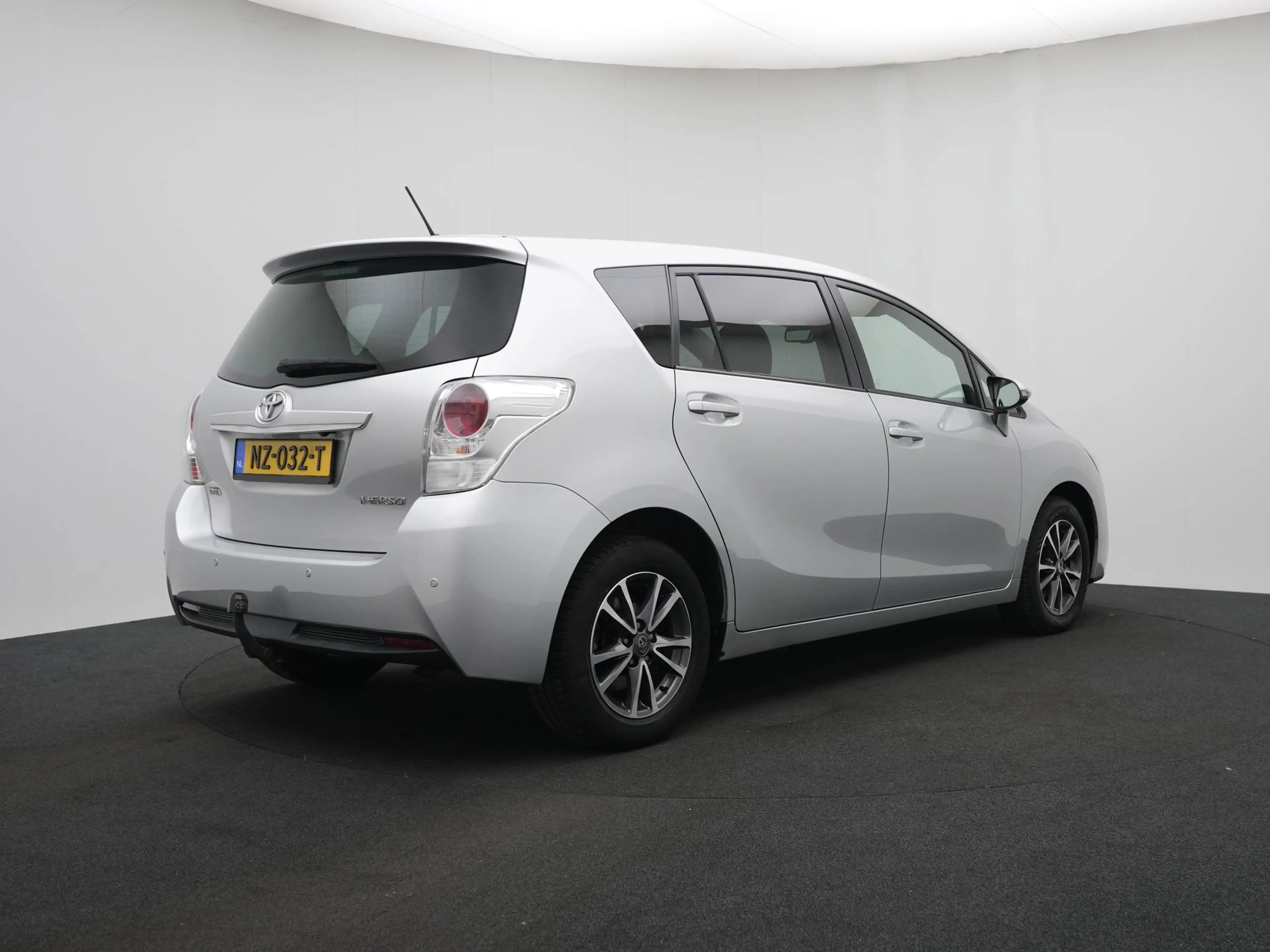 Toyota Verso 1.8 VVT-i Aspiration — photo 2