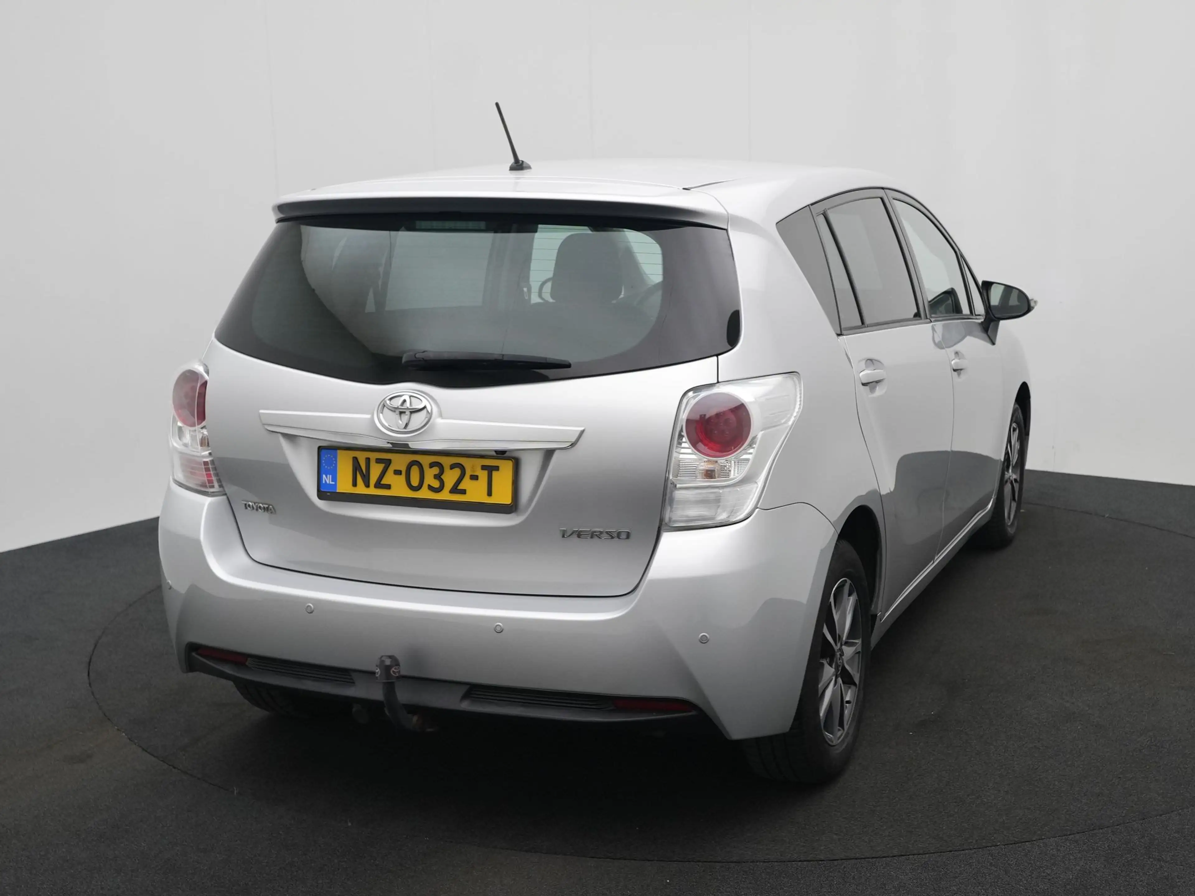 Toyota Verso 1.8 VVT-i Aspiration — photo 13