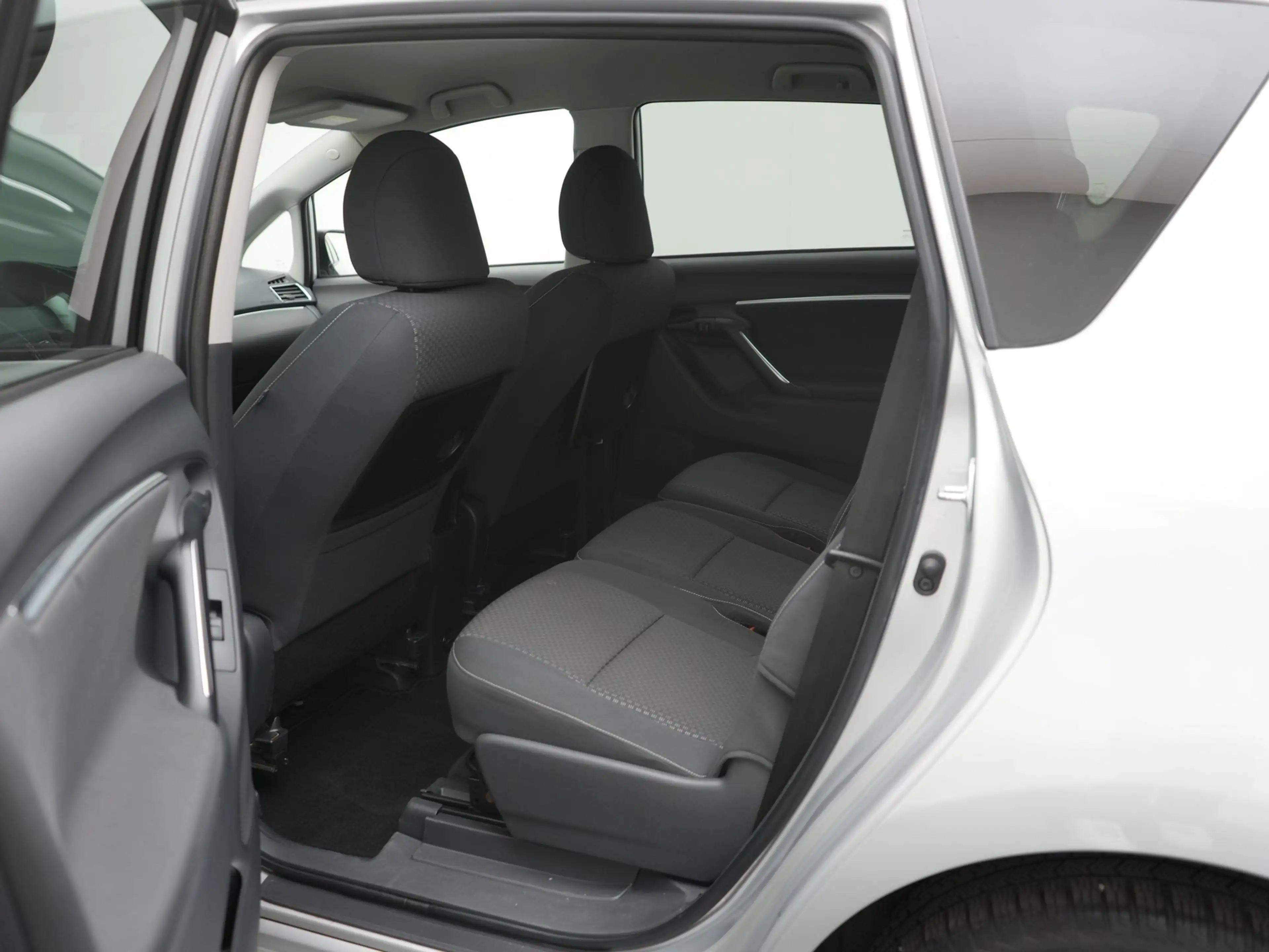 Toyota Verso 1.8 VVT-i Aspiration — photo 5