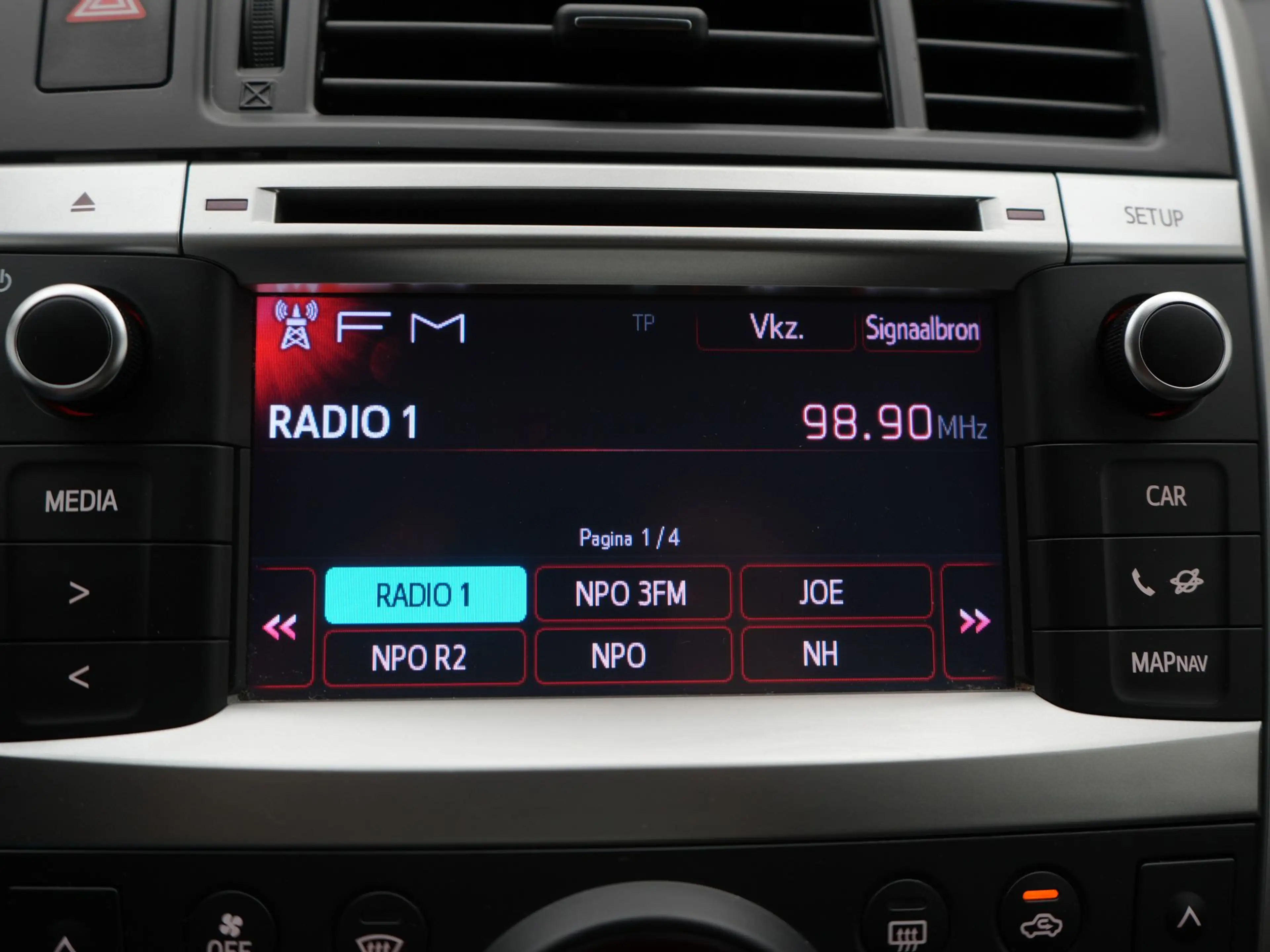 Toyota Verso 1.8 VVT-i Aspiration — photo 15
