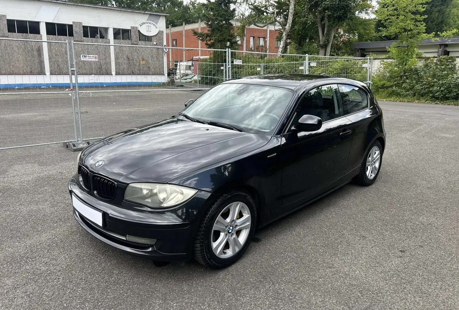 BMW 120 120d*TÜV NEU*KLIMA*SHZ*NAVI* Schwarz - 2