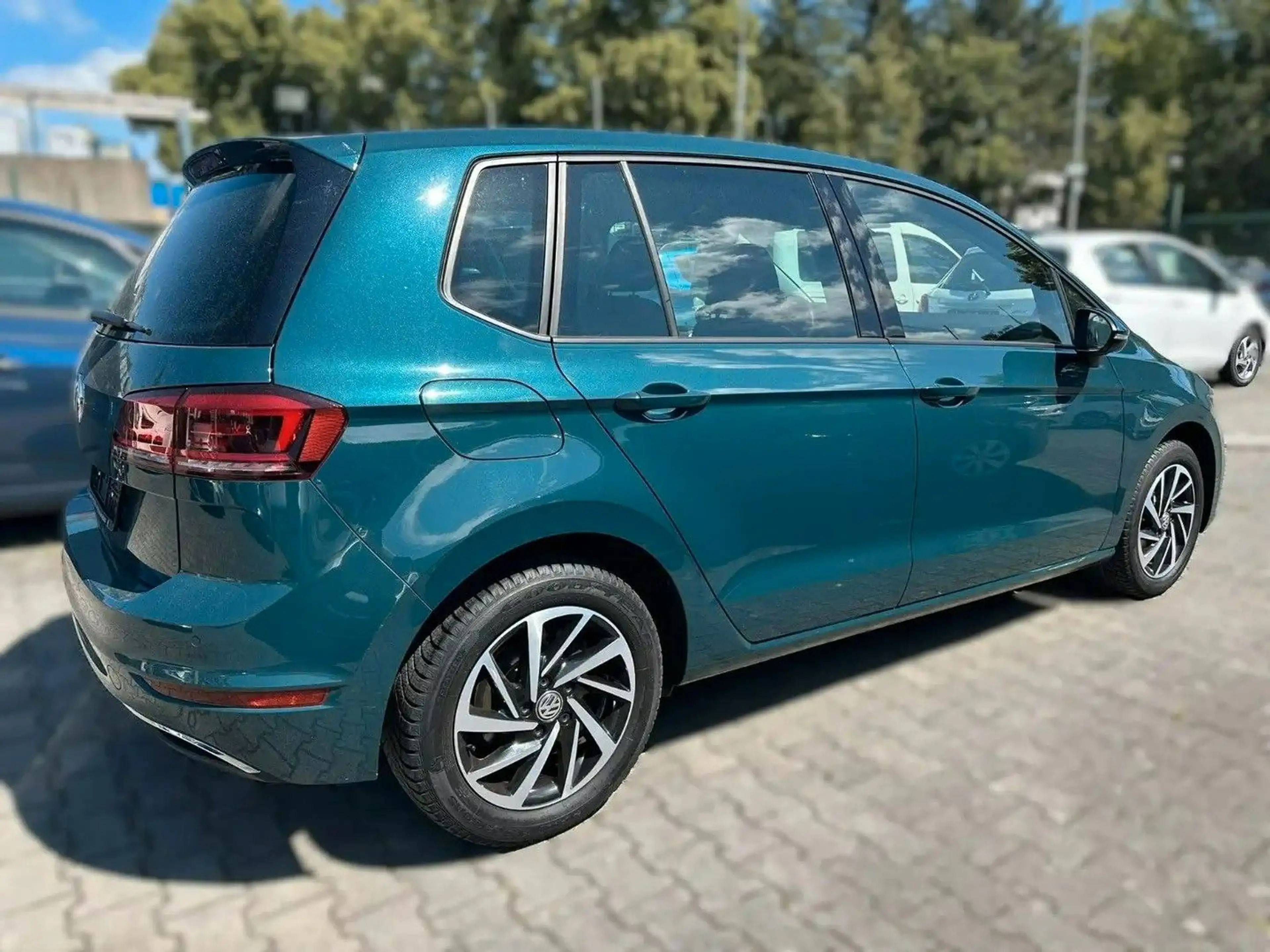 Volkswagen Golf Sportsvan VII Join — photo 4