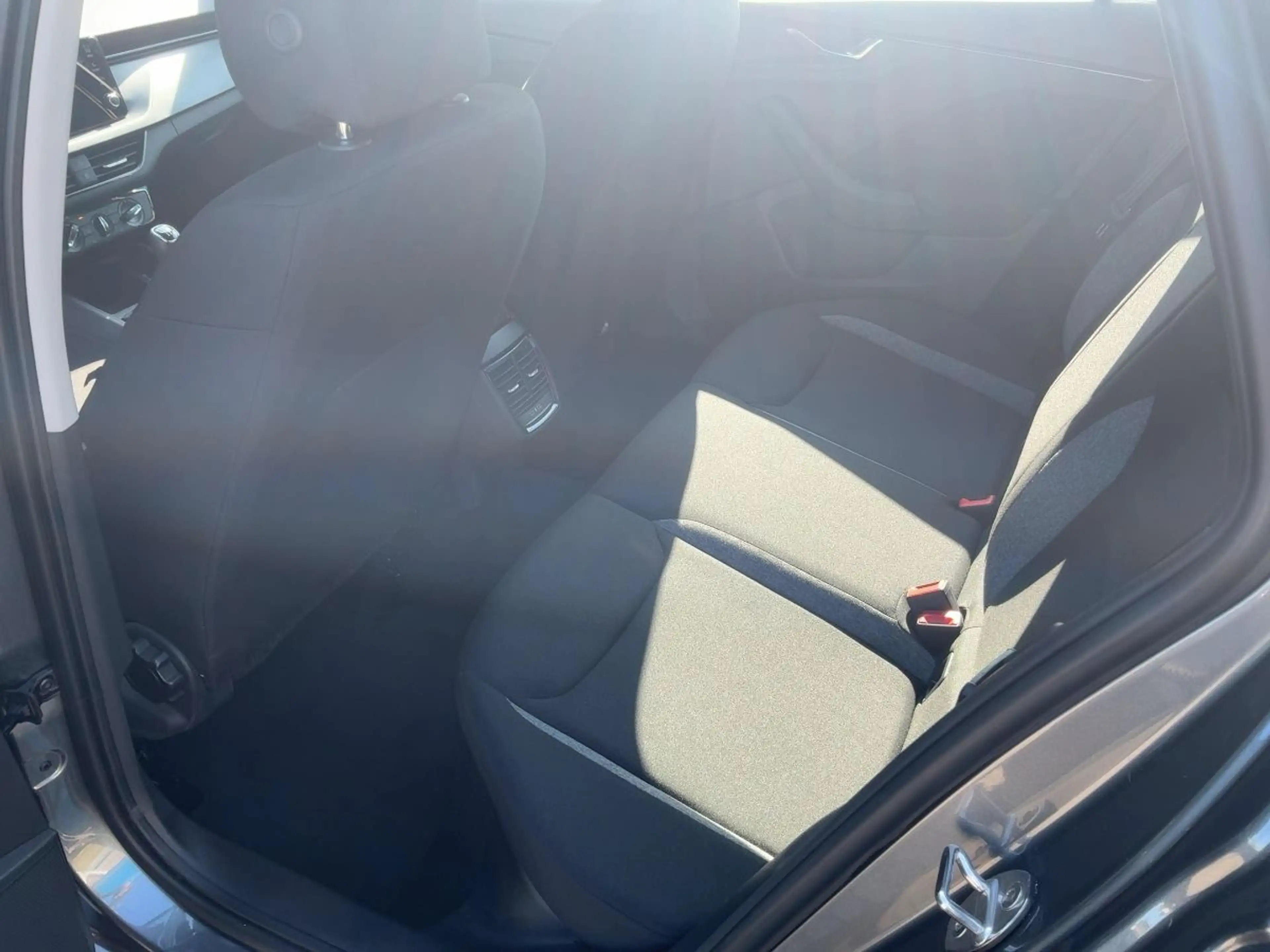 Skoda Kamiq 1.0 TSI Essence LED GRA SHZ PDC — photo 8