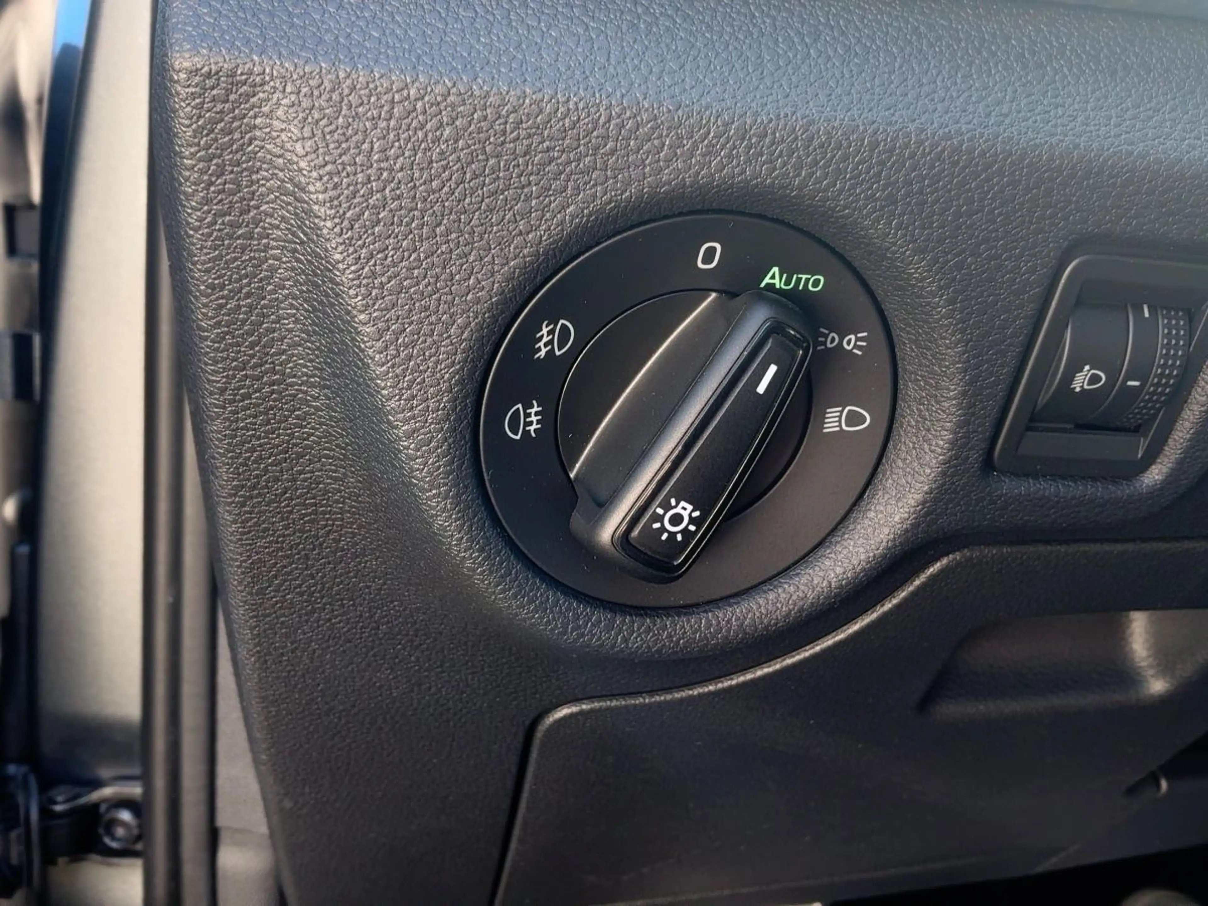 Skoda Kamiq 1.0 TSI Essence LED GRA SHZ PDC — photo 15