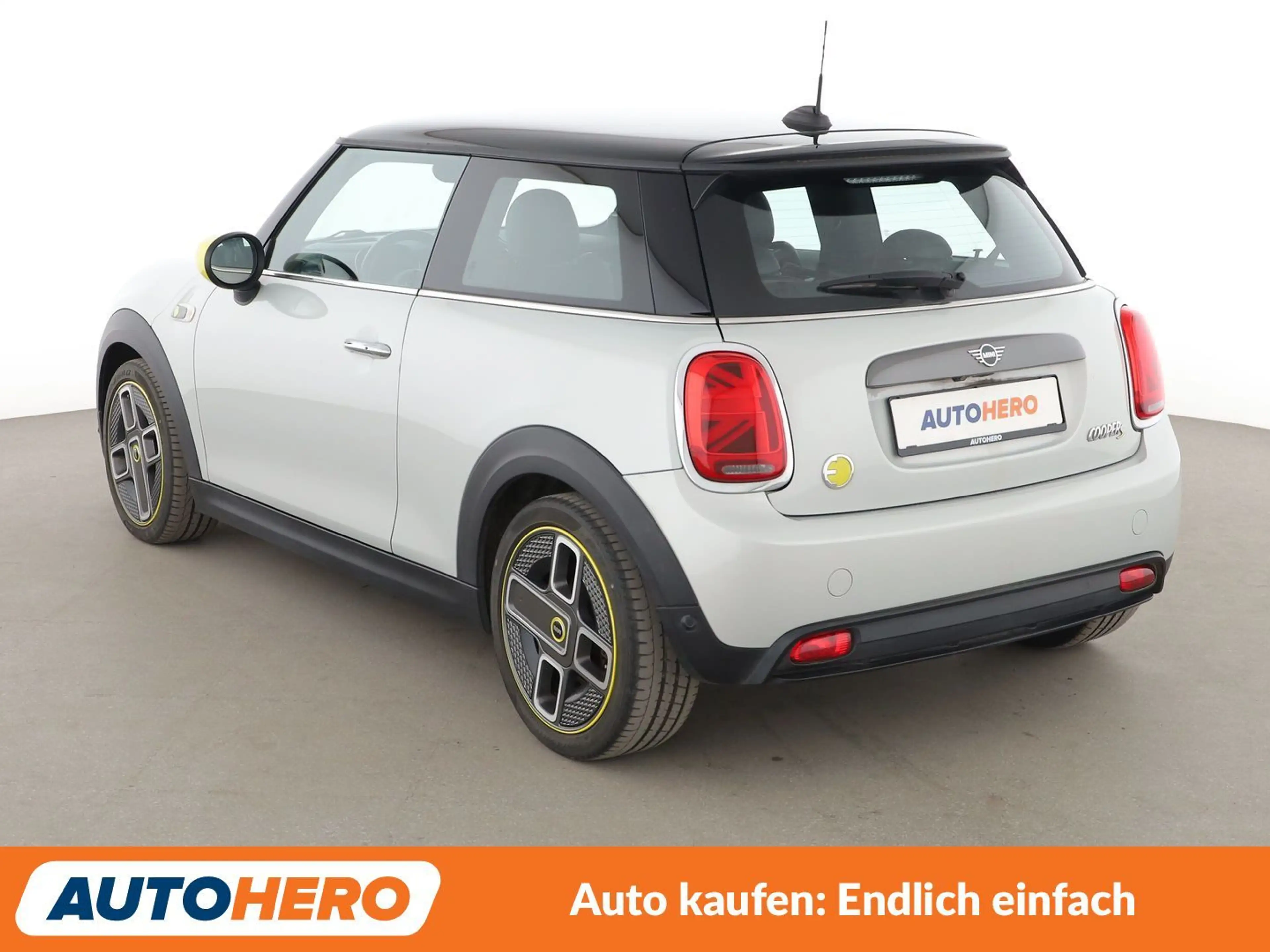 MINI Cooper SE Cooper SE Trim L Aut.*NAVI*HUD*LED*TEMPO*CAM*PDC* — photo 4