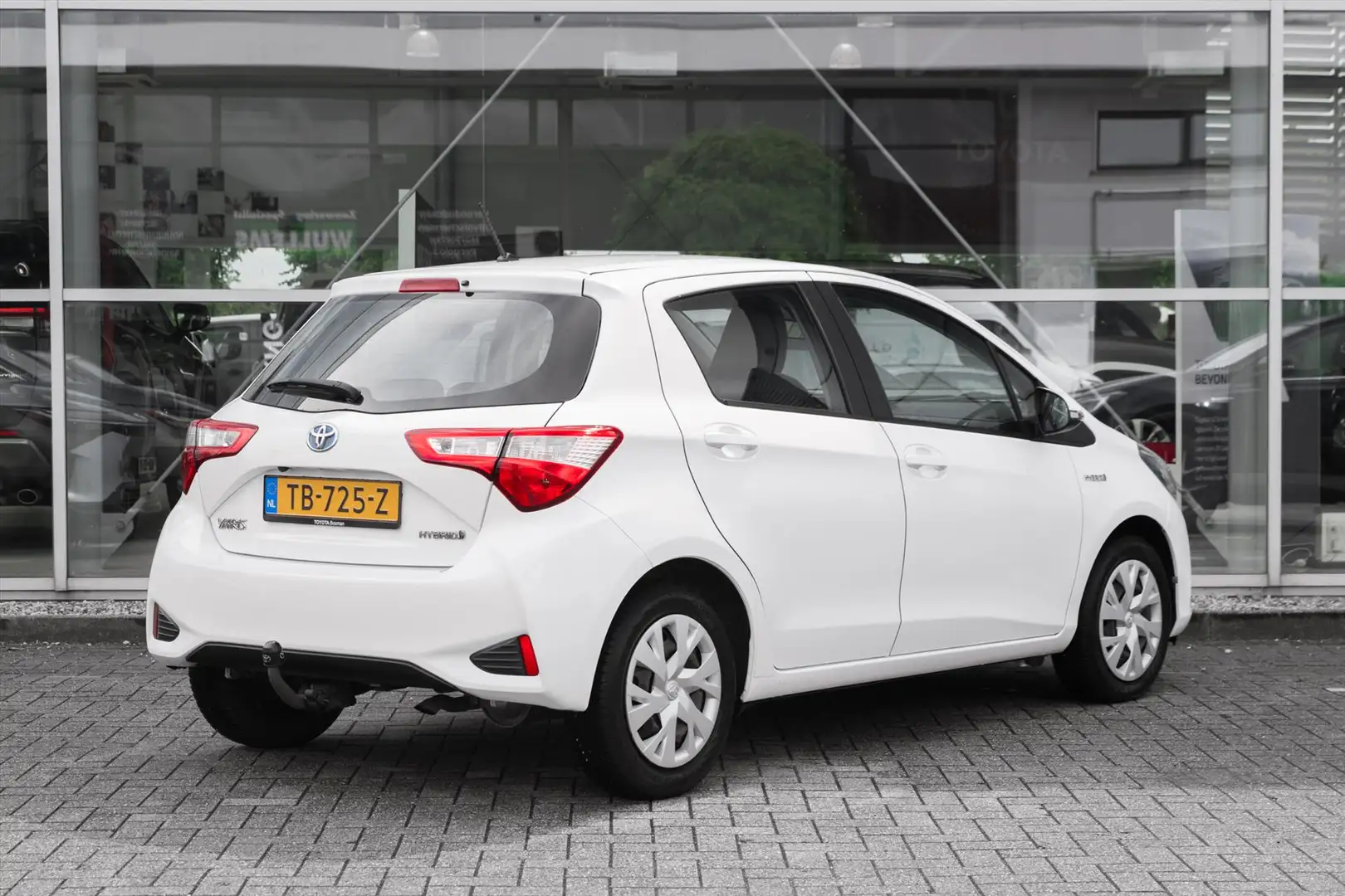Toyota Yaris 1.5 Hybrid 100pk 5D CVT Energy Wit - 2
