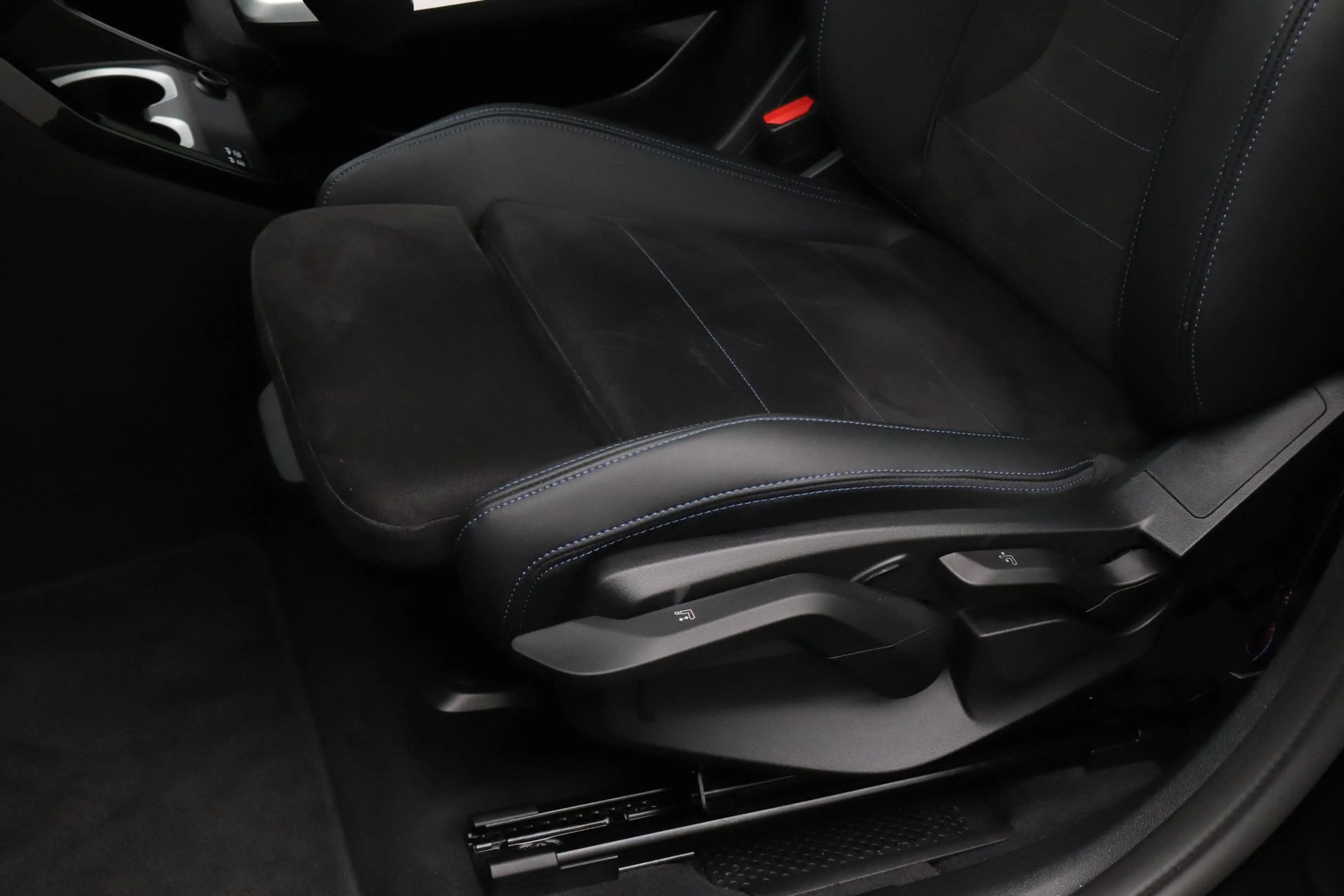 BMW X2 sDrive20i Launch Edition | M-sport Pro. | Adaptiev — photo 4