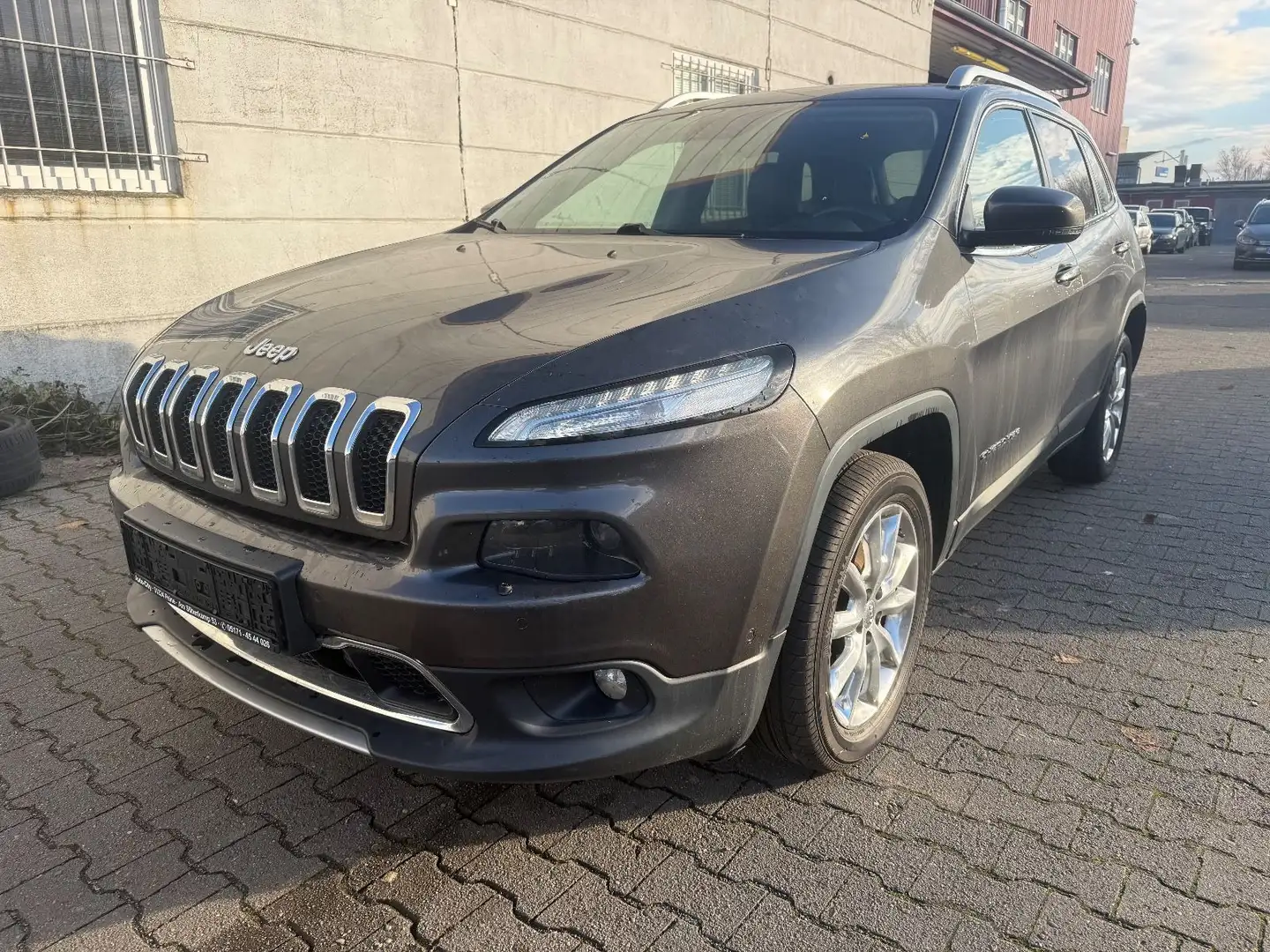 Jeep Cherokee 2.2 4x4 J.A.Drive II Lim. AT Grau - 1