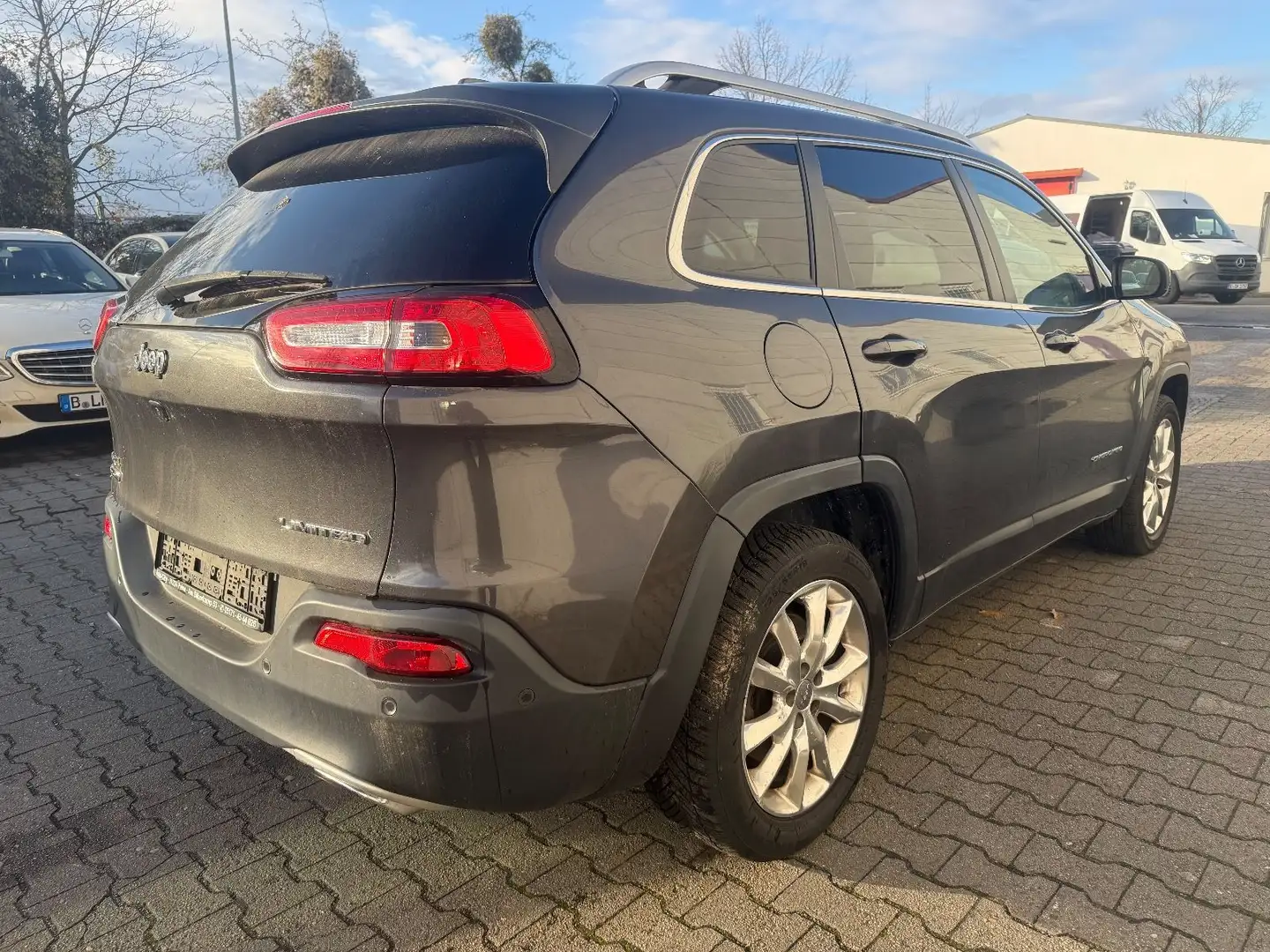 Jeep Cherokee 2.2 4x4 J.A.Drive II Lim. AT Grau - 2