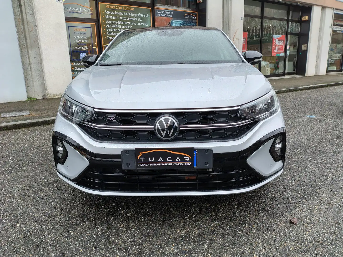 Volkswagen Taigo 1.5 TSI R Line Grau - 2