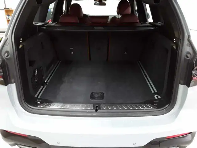 BMW X3 view 9