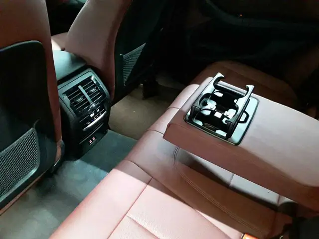BMW X3 view 8