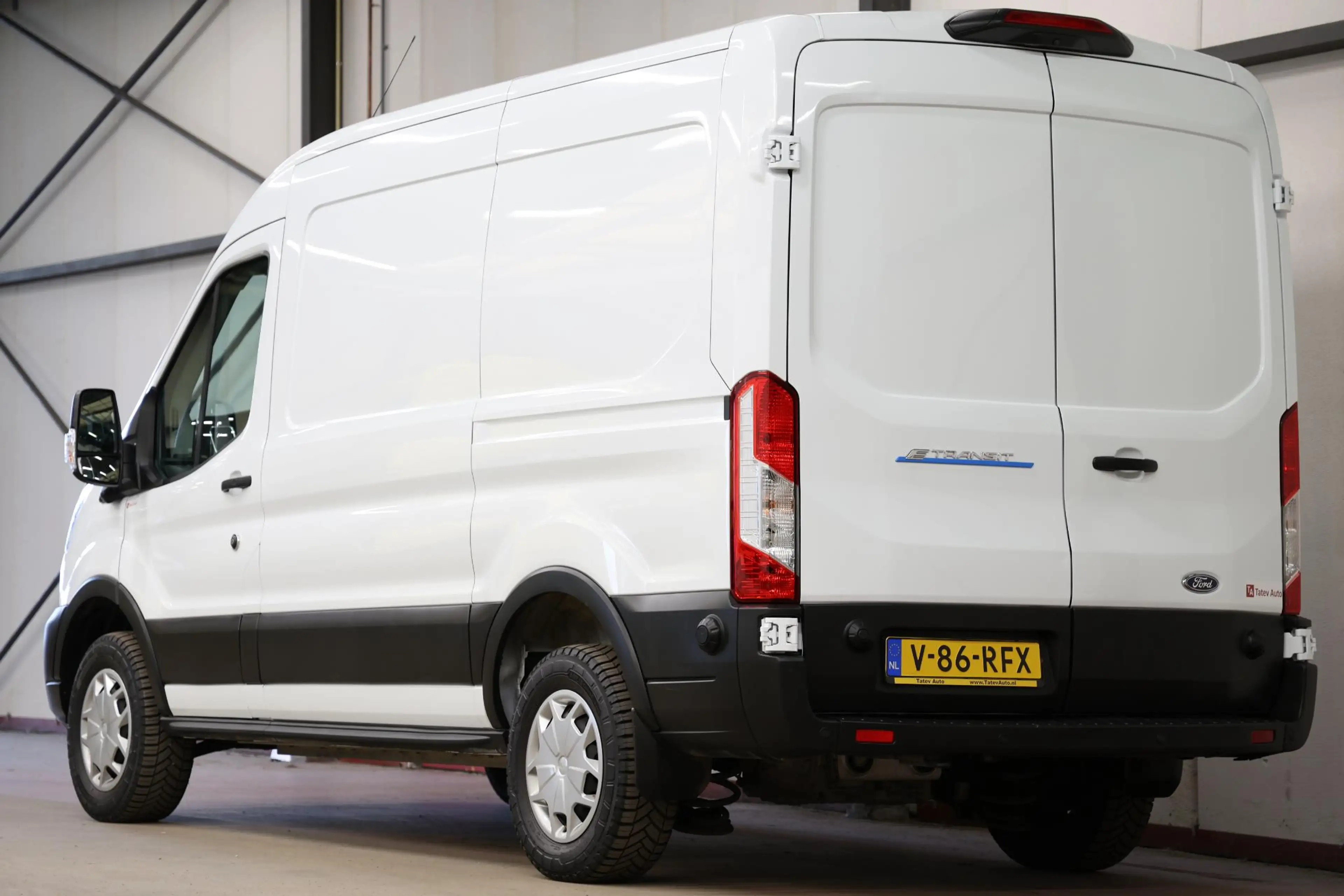 Ford E-Transit 350 L2H2 Trend 68 kWh — photo 3
