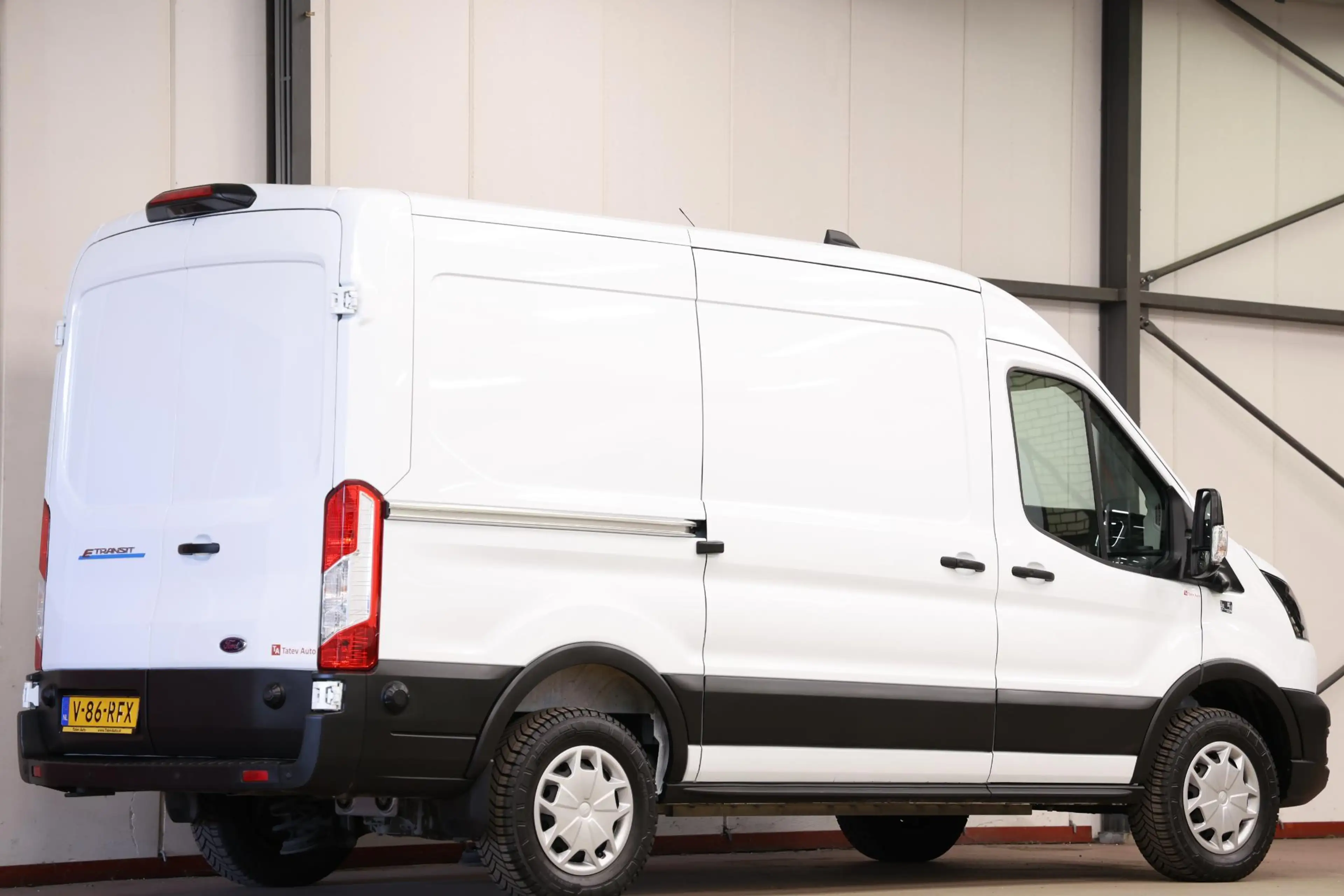 Ford E-Transit 350 L2H2 Trend 68 kWh — photo 2