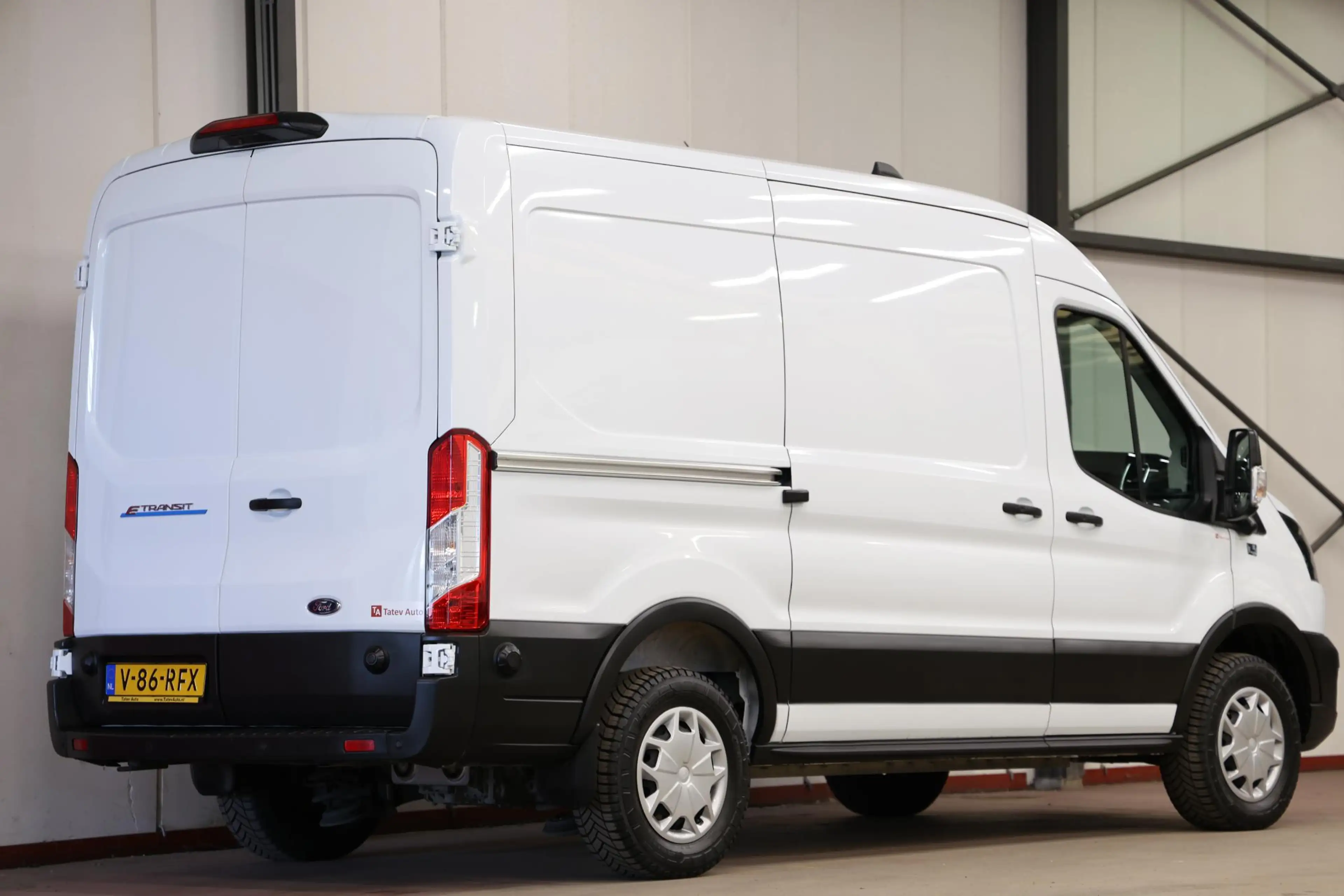 Ford E-Transit 350 L2H2 Trend 68 kWh — photo 16