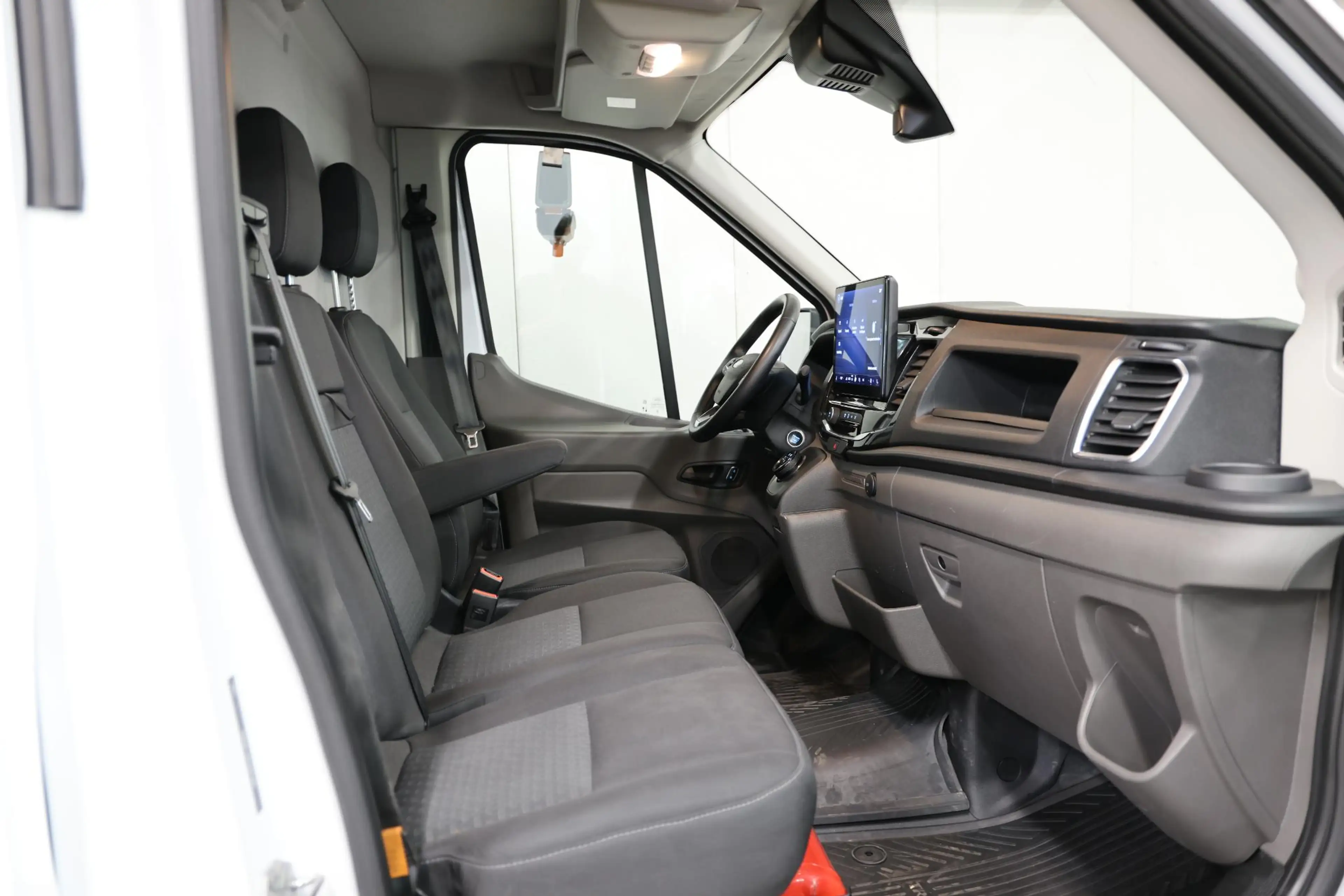 Ford E-Transit 350 L2H2 Trend 68 kWh — photo 14