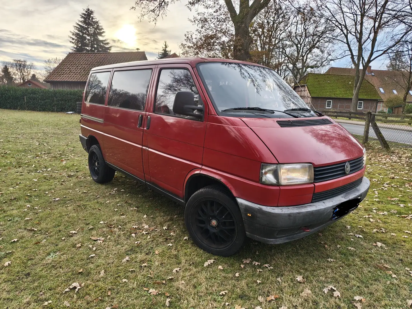 Volkswagen T4 LKW-Zul. / Festival-Bus / Camper / Winterprojekt crvena - 2