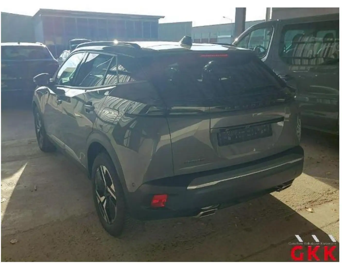 Peugeot 2008 Allure PureTech 130 EAT8*Navi*360°Kam*Shz Gris - 2
