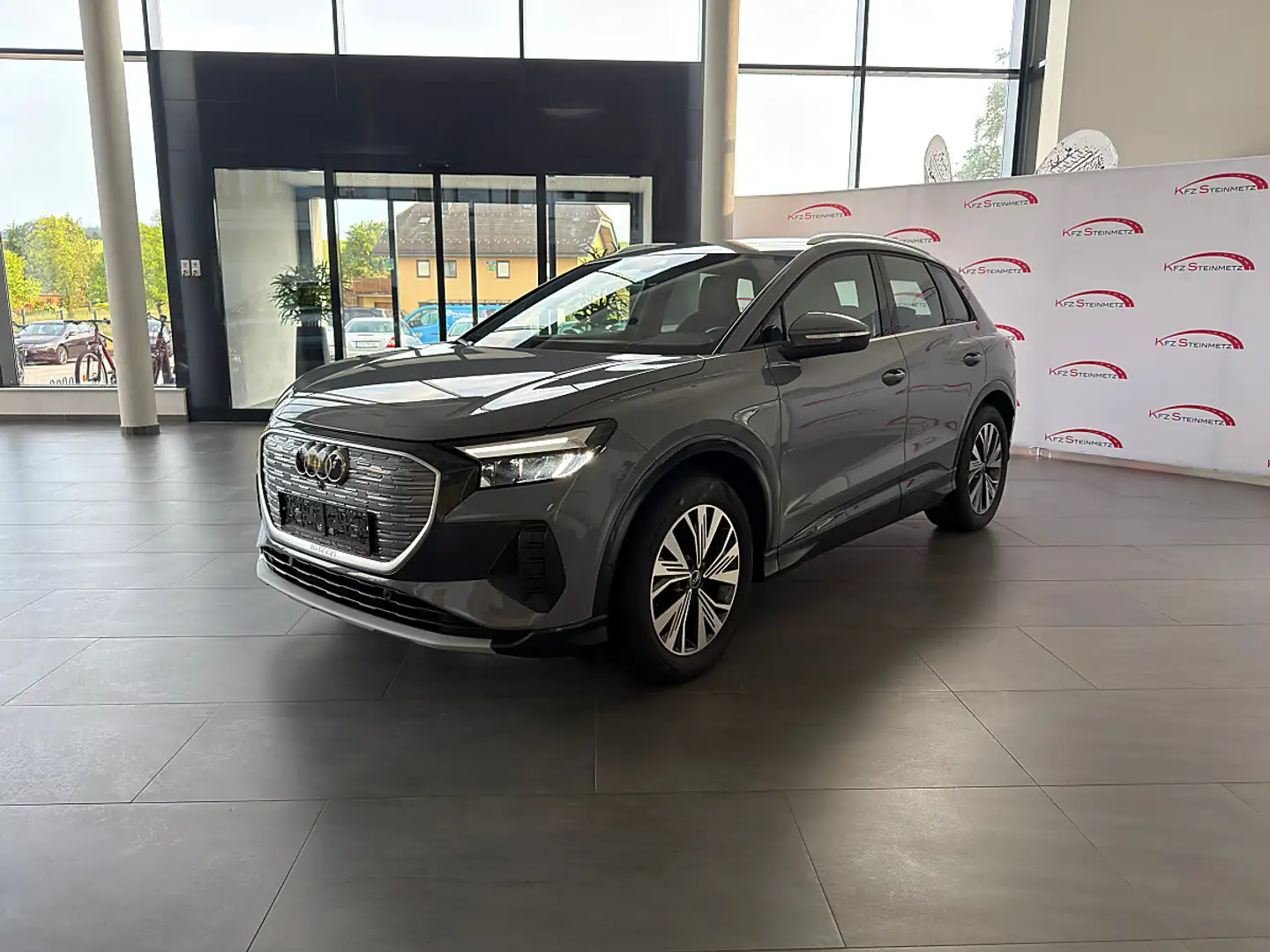 Audi Q4 e-tron Q4 35 e-tron 125kW s-line Grau - 1