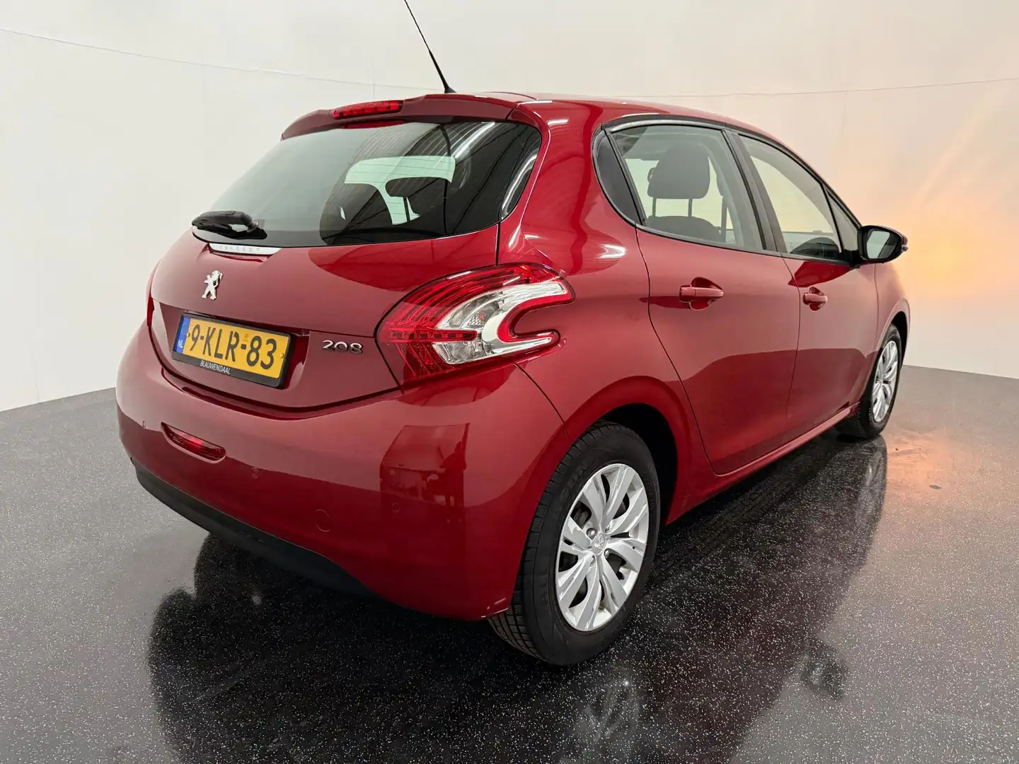 Peugeot 208 1.2 VTi Envy Rouge - 2