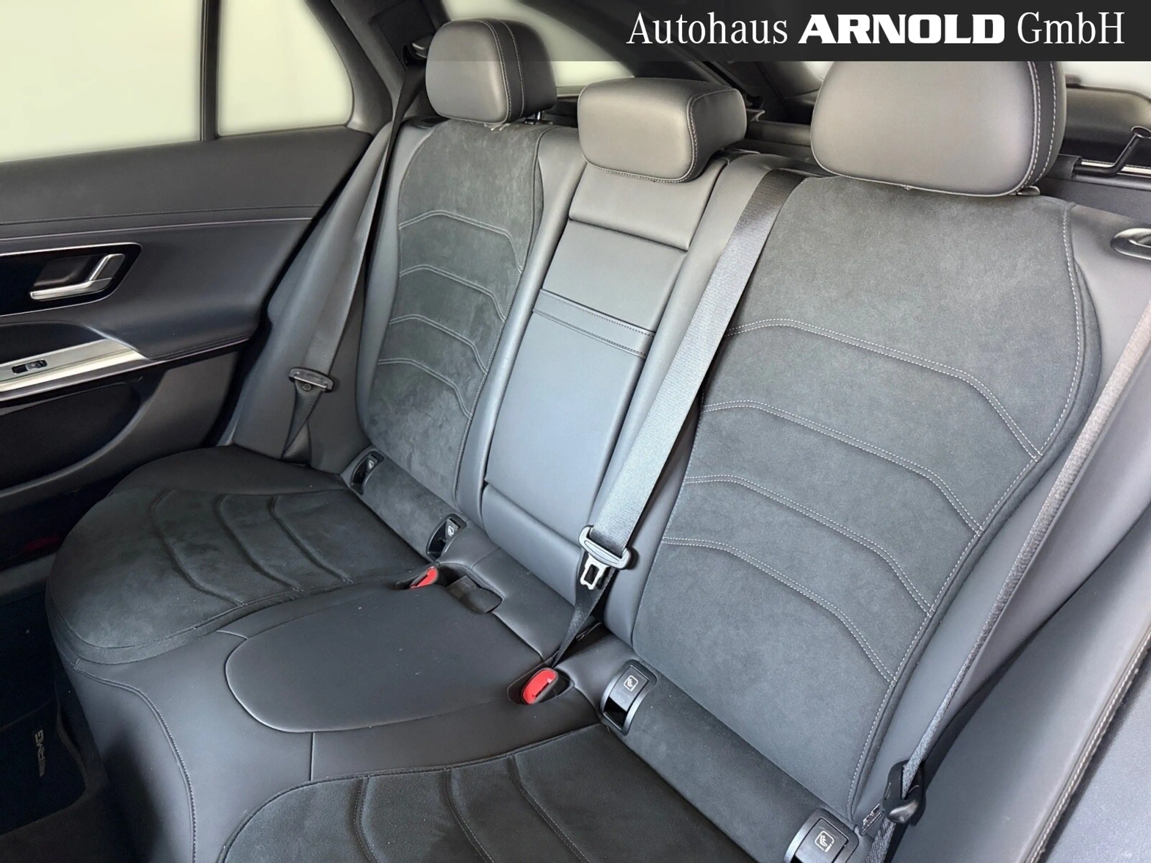 Mercedes-Benz E 450 E 450 T 4M AMG-Line PanoD. AHK Dig.-Light Memory — photo 14