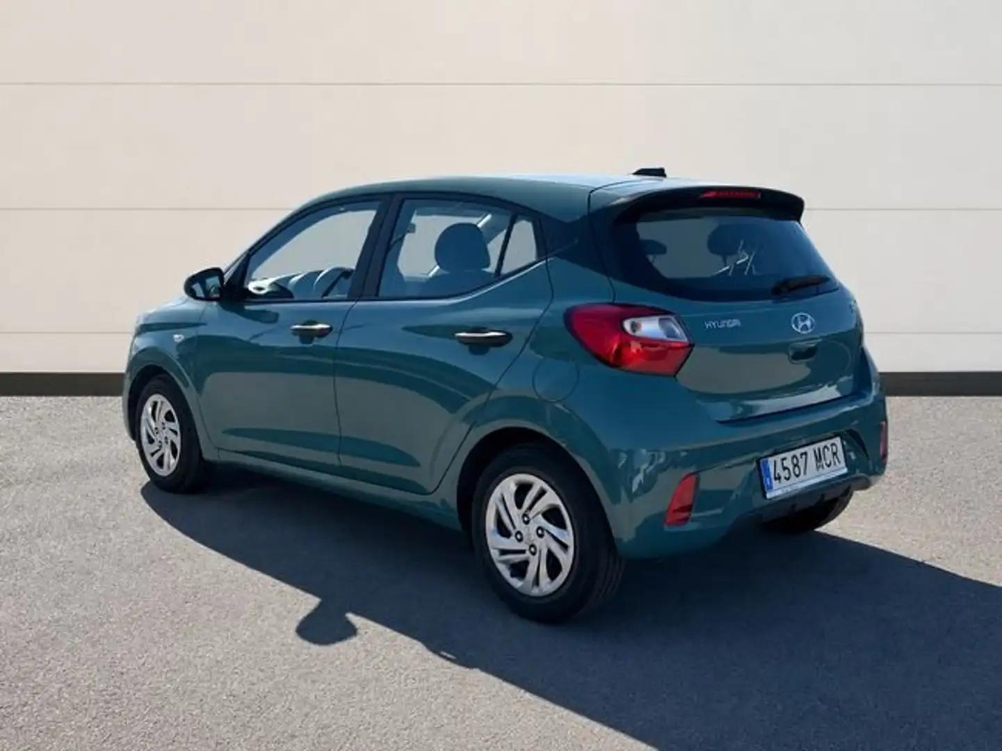 Hyundai i10 1.0 ESSENCE 67 5P Verde - 2