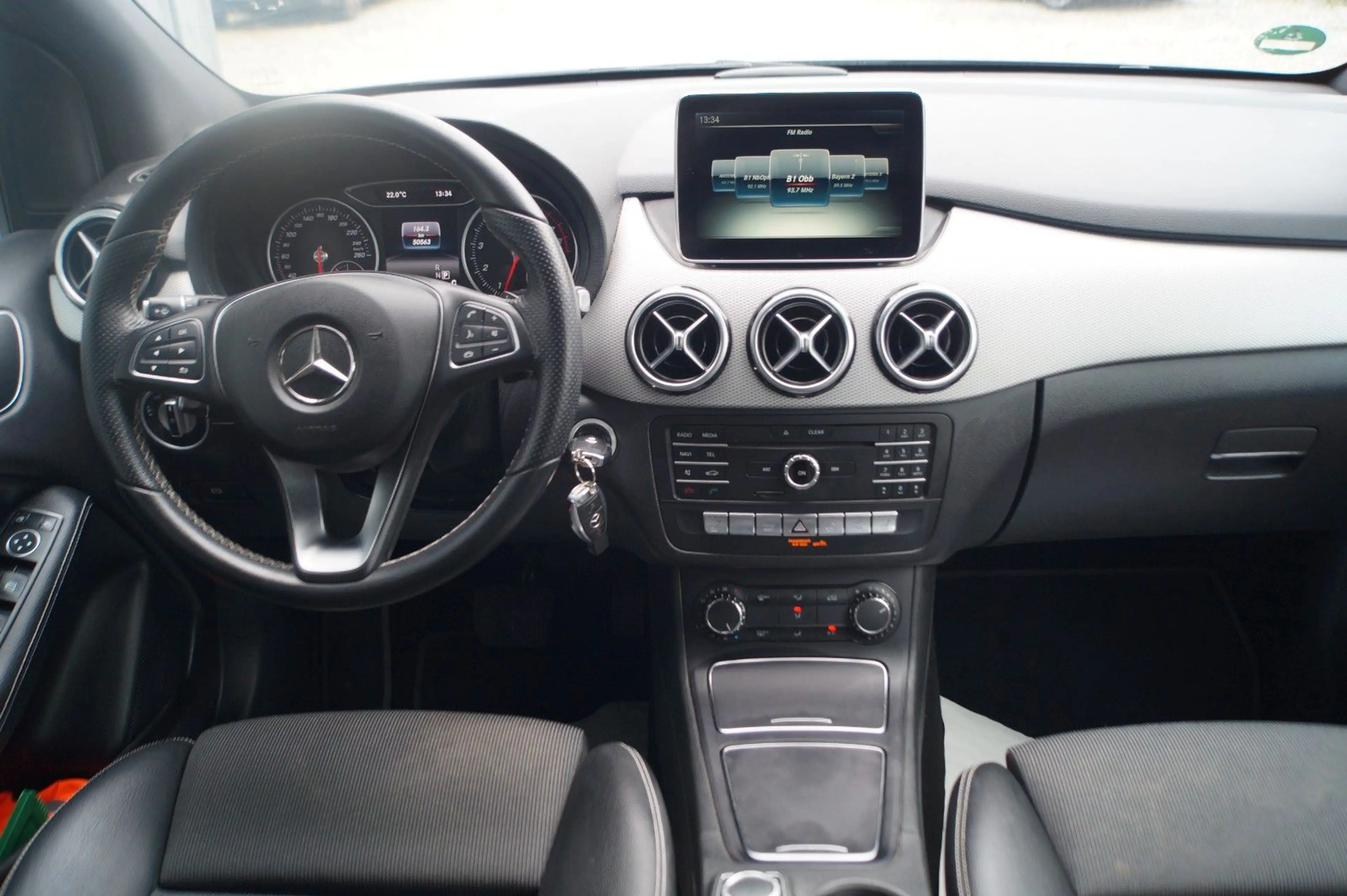 Mercedes-Benz B 180 |2.Hand|Autom.|LED|Navi|Teilleder| — photo 9