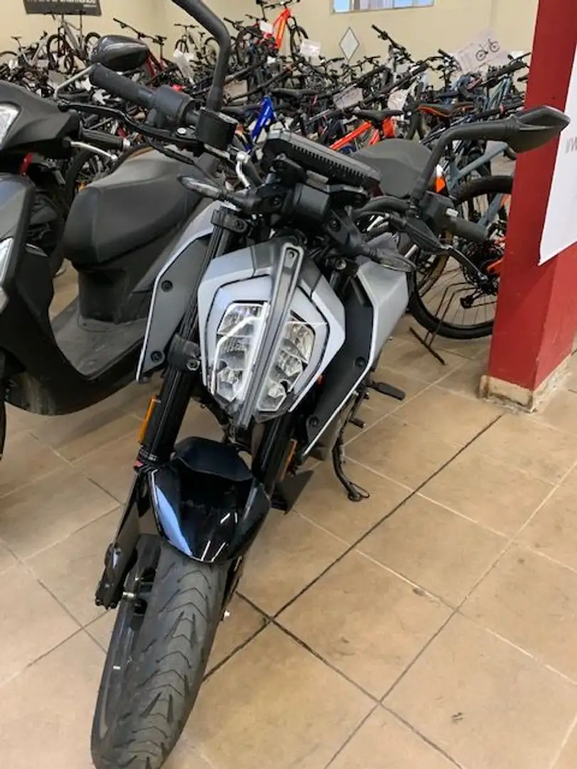 KTM 125 Duke Gris - 2