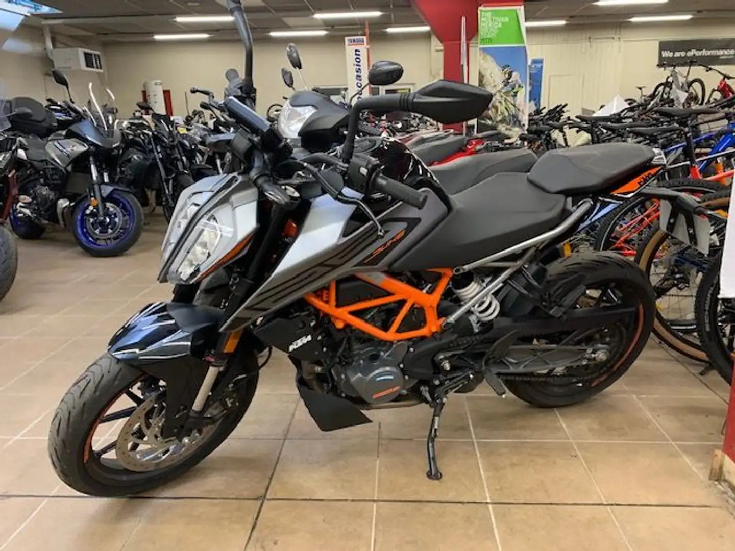 KTM 125 Duke Gris - 1
