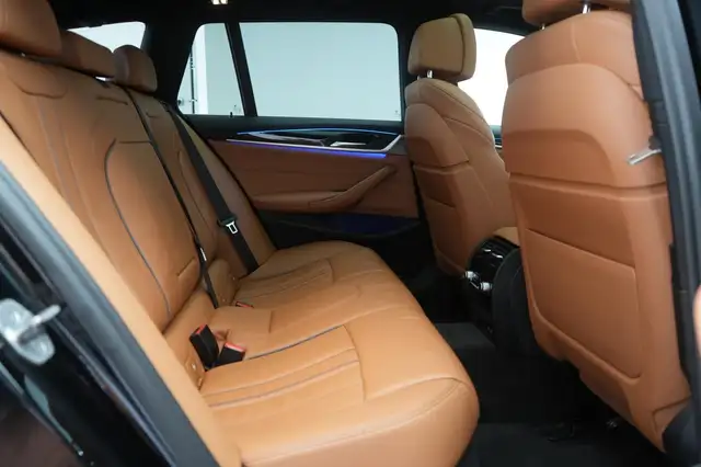 BMW 5 Series view 9