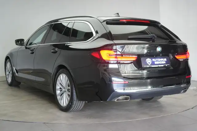 BMW 5 Series view 6