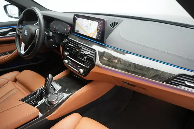 BMW 5 Series view 8
