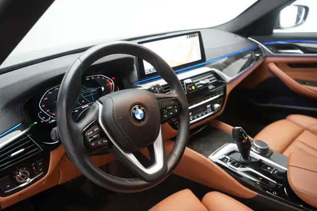 BMW 5 Series view 11