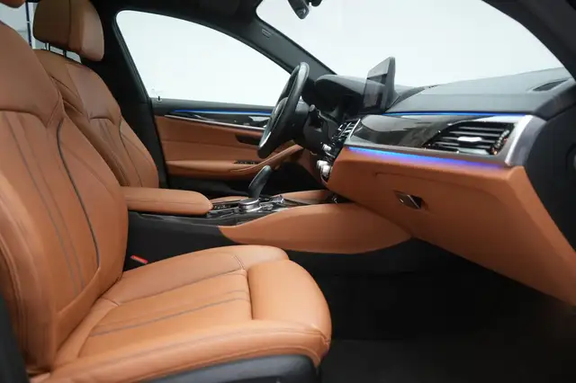 BMW 5 Series view 7