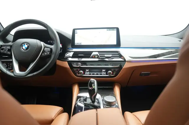 BMW 5 Series view 14