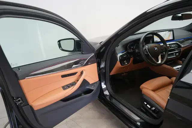 BMW 5 Series view 13