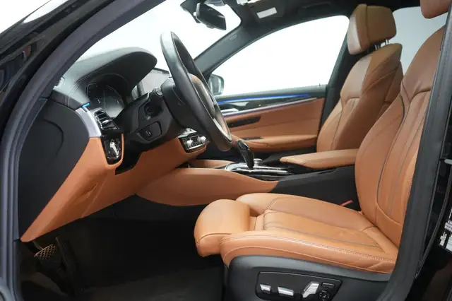 BMW 5 Series view 10