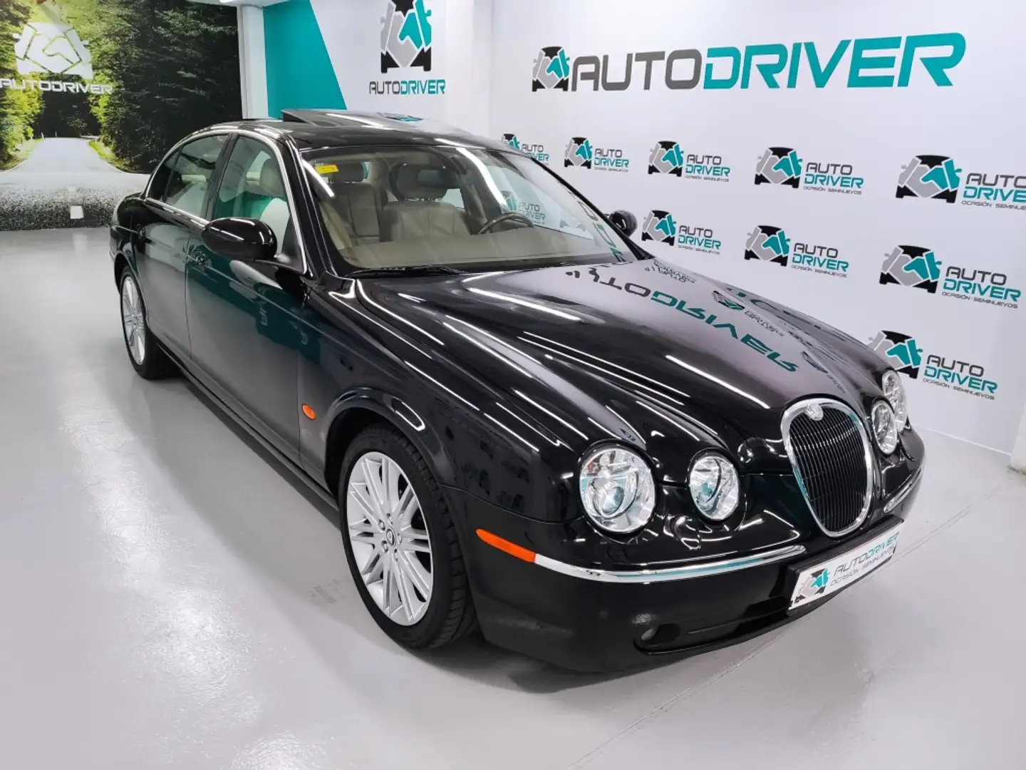 Jaguar S-Type 2.7D V6 Executive Schwarz - 1
