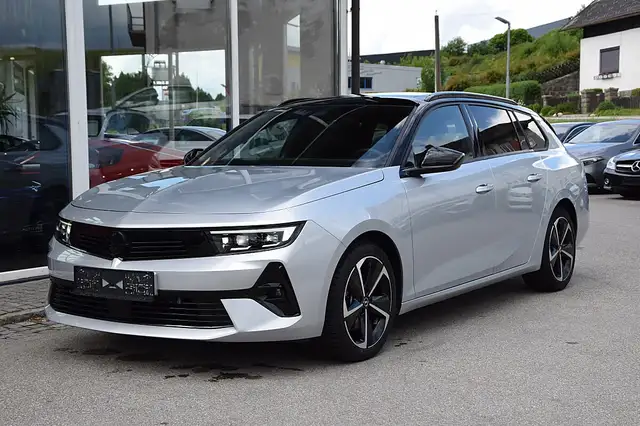 Opel Astra view 2