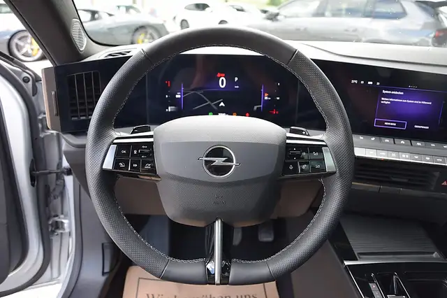 Opel Astra view 7