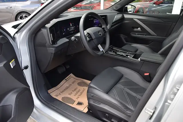 Opel Astra view 4