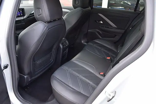 Opel Astra view 13