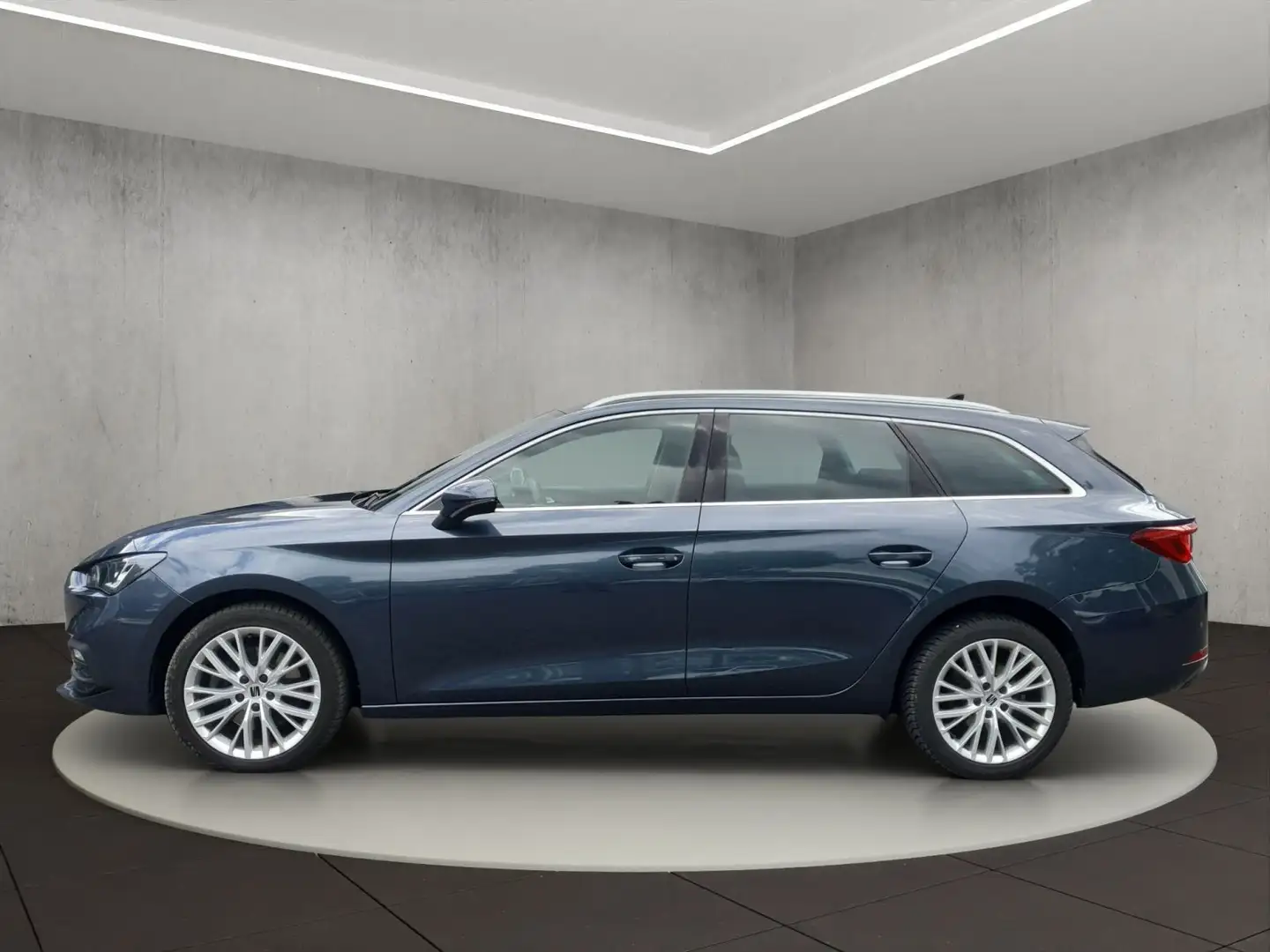 SEAT Leon Sportstourer 2.0 TDI Xcellence Navigation A Grau - 2